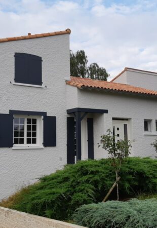 Le ravalement de façade par ACRYLCOLOR : Une expertise au service de l’embellissement et de la durabilité de votre habitat