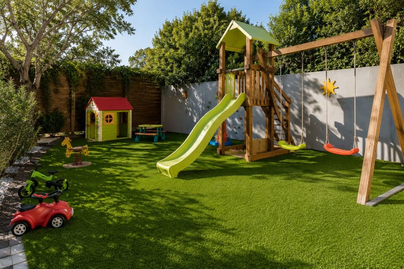 pelouse synthétique extérieur espace enfants